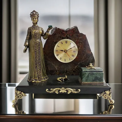 На память: Часы «Хозяйка Медной горы» с камнями, 235×145×215 мм