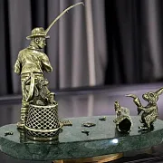 Ручная работа: Бронзовая композиция «Рыбак» с зайцем и змеевиком — фотография 1