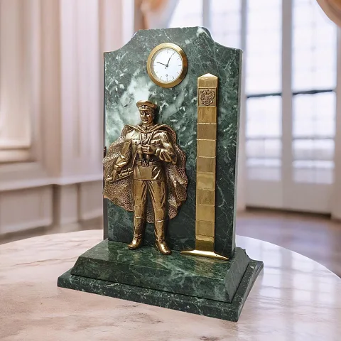 Часы «Пограничник» с пограничным столбом в подарок