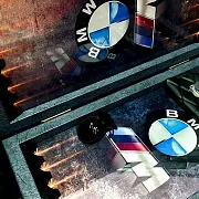 Нарды под стеклом «BMW M5» — необычный подарок — фотография 11