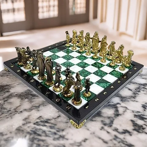 Шахматы из малахита — оригинальный подарок