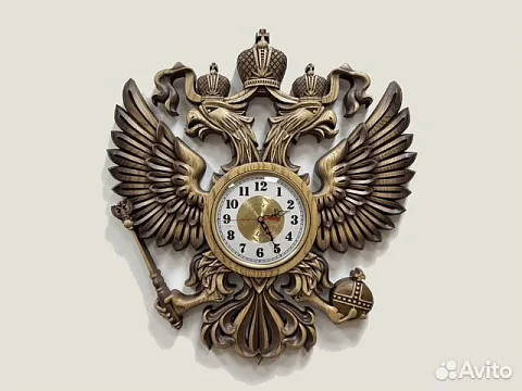 Резные часы с гербом РФ из ясеня в подарок