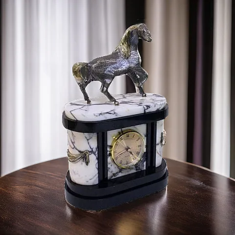 Каминные часы «Конь» из мрамора и долерита — оригинальный подарок